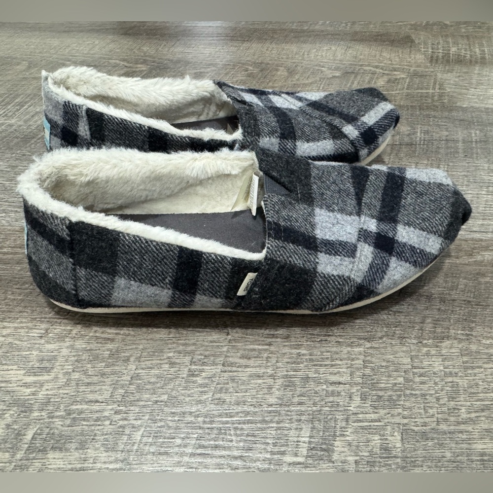 Tom’s Alpharetta Black Flannel Plaid Shearling Lined Slip-On Flats